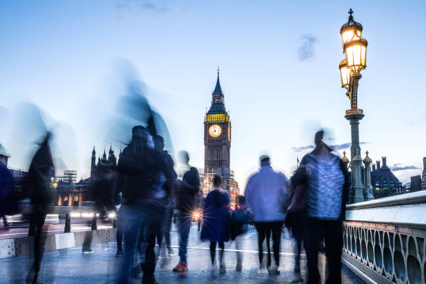 puente de westminster-el big ben y la casa del parlamento en londres-reino unido - westminster bridge fotografías e imágenes de stock