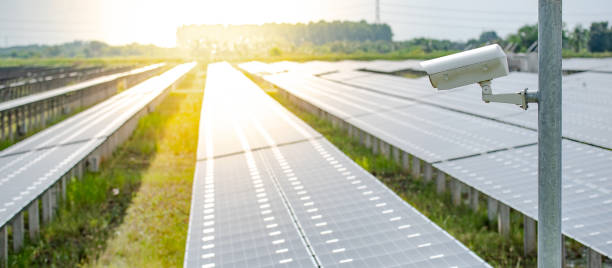 monitoração da câmera do cctv na central energética solar - solar power station audio - fotografias e filmes do acervo