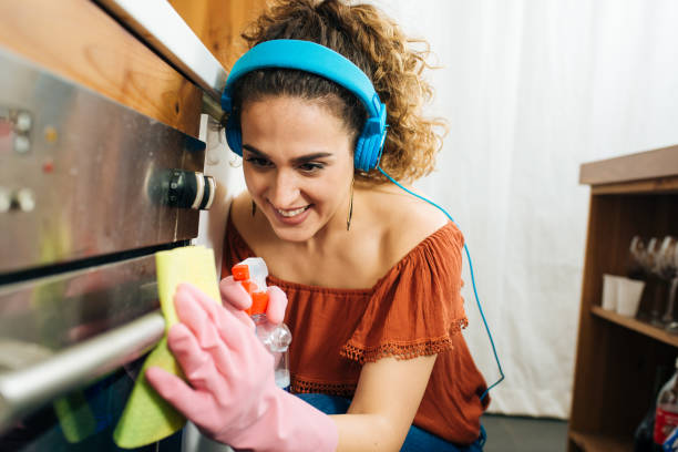 istock Ensuring that her home remains spotless 1152064942