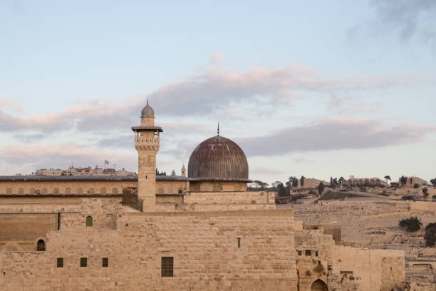 Al Aqsa Mosque Al Aqsa Mosque, the third holiest site in Islam, with Mount of Olives in the background in Jerusalem, Israel. al aksa mosque stock pictures, royalty-free photos & images