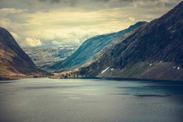 istock Scenic Mountain Lake 1152081926