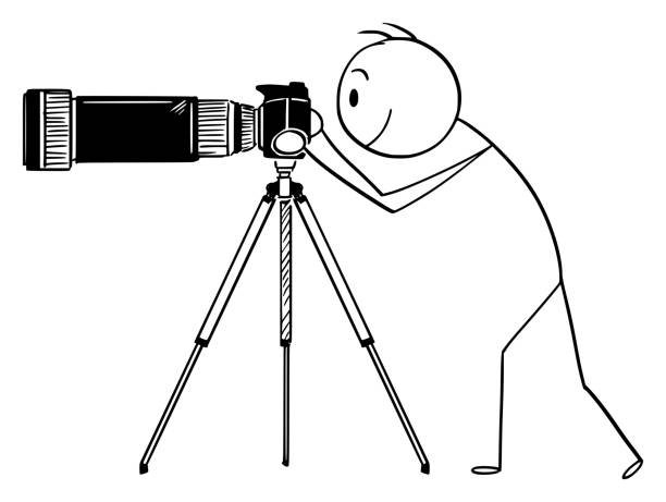 ilustrações, clipart, desenhos animados e ícones de vector os desenhos animados do homem ou do fotógrafo com a câmera com zumbido grande e longo ou a lente do telephoto no tripé - photographer camera tripod paparazzi photographer