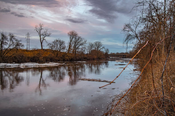 horizontal view of mohawk river - mohawk river fotos imagens e fotografias de stock