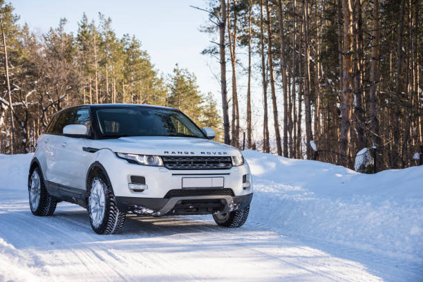 White Range Rover Evoque with a black roof on a winter road in the forest of the Samara region, Russia. Clear Sunny day 9 February 2019 White Range Rover Evoque with a black roof on a winter road in the forest of the Samara region, Russia. Clear Sunny day 9 February 2019. evoque stock pictures, royalty-free photos & images