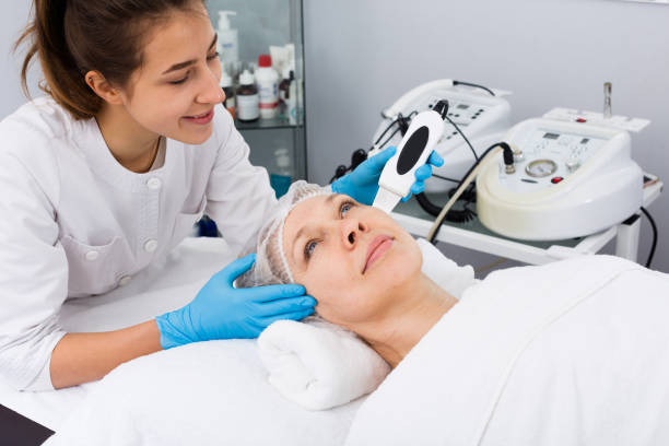 istock Mature woman having beauty procedures 1152139039