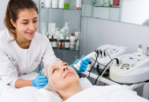 istock Mature woman having beauty procedures 1152139046