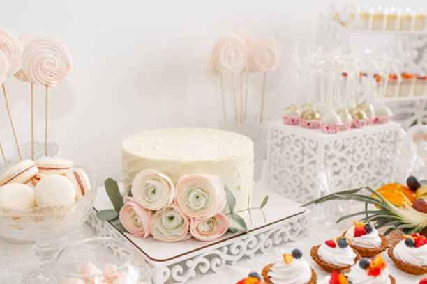 istock Delicious sweet buffet with cupcakes. Candy Bar. 1152147022