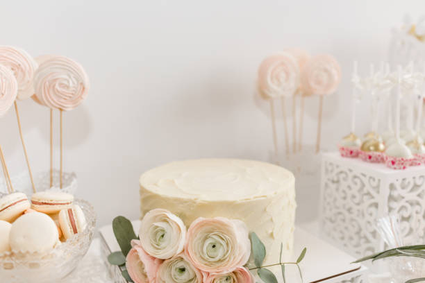 istock Delicious sweet buffet with cupcakes. Candy Bar. 1152147061