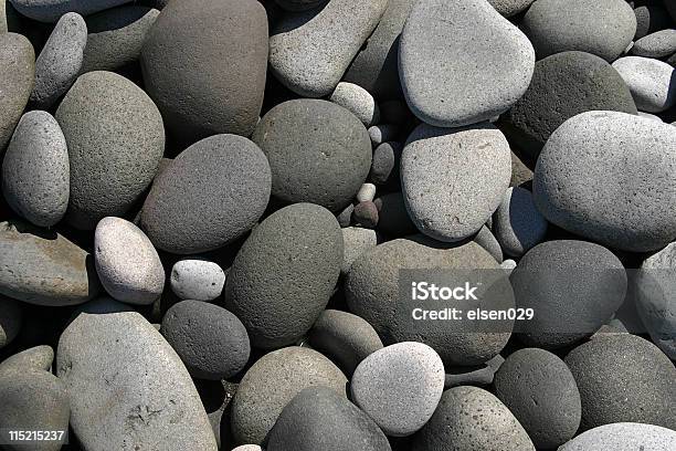 Foto de Pedras Na Praia e mais fotos de stock de Acaso - Acaso, Branco, Caos