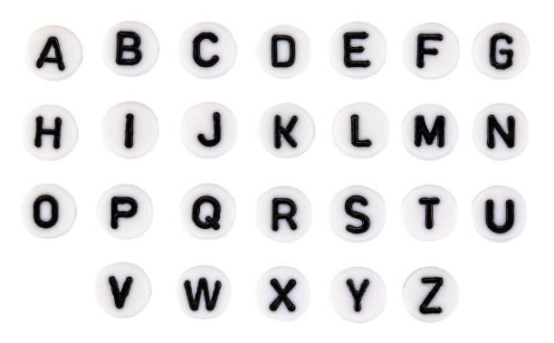 kunststoffperlen alphabet isoliert auf weißem hintergrund - perlenschnur stock-fotos und bilder