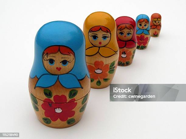 Russian Nesting Puppen Stockfoto und mehr Bilder von Russische Puppe - Russische Puppe, Einige Gegenstände - Mittelgroße Ansammlung, Erwachsene Person