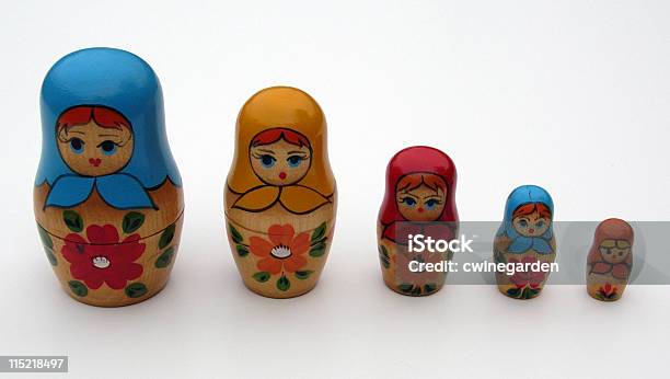 Bambole Russe Di Nidificazione - Fotografie stock e altre immagini di Famiglia - Famiglia, Matrioska, Adulto