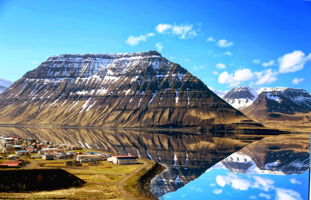 isafjordur - islandia fotografías e imágenes de stock