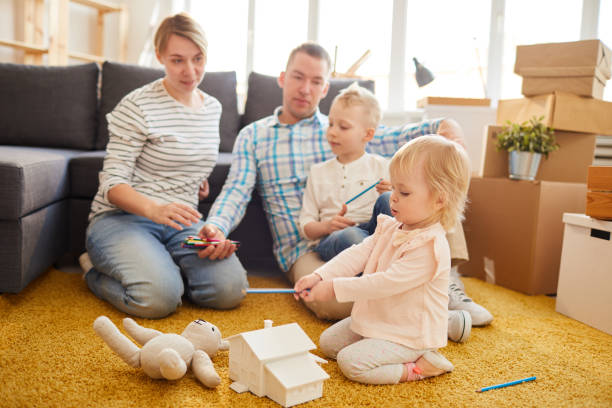 istock Young family planning moving 1152205881