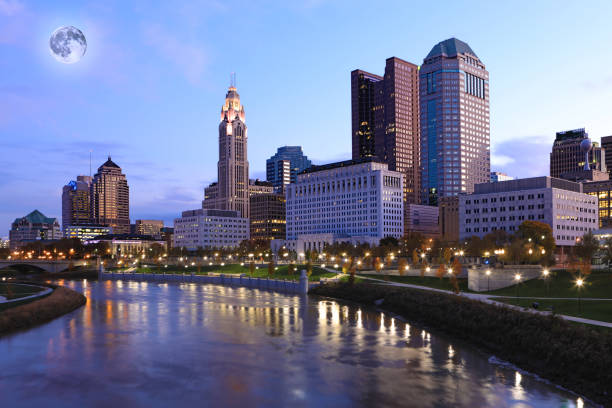 istock Moon rising over Columbus, Ohio 1152209233