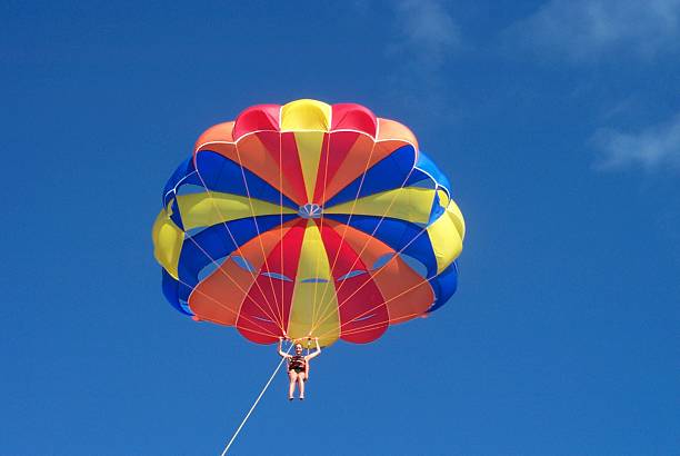 Parasailing Parasailing on a clear day parasailing stock pictures, royalty-free photos & images