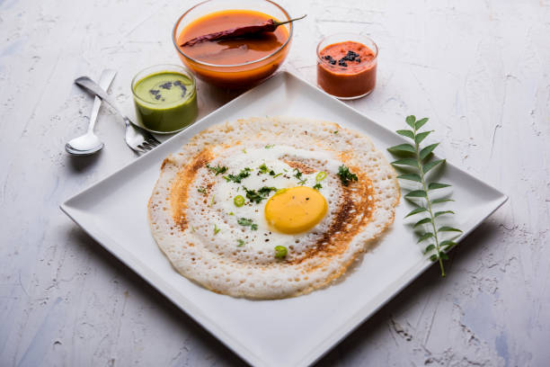 Egg Dosa / Anda Dosa Egg Dosa is a popular south indian non-vegetarian breakfast or meal, served with sambar and chutney thosai stock pictures, royalty-free photos & images