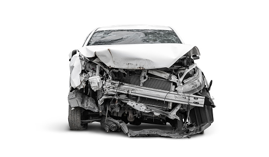 coche estrellado en el lado delantero, concepto de seguro de coche photo