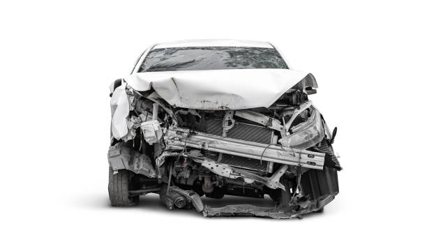 coche estrellado en el lado delantero, concepto de seguro de coche - accidente de automóvil fotografías e imágenes de stock