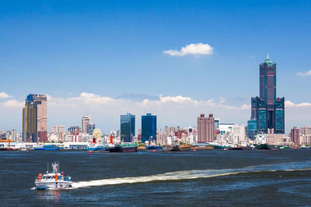 il porto di kaohsiung a taiwan. - passenger ship ferry crane harbor foto e immagini stock