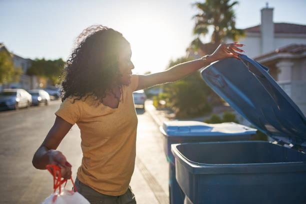 4,800+ Cartoon Of A Dust Bin Stock Photos, Pictures & Royalty-Free Images -  iStock