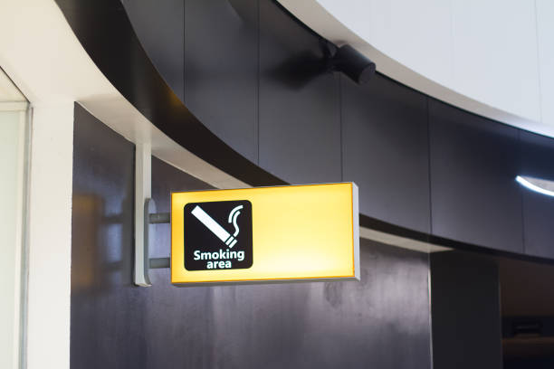 istock smoking sign in a business building 1152289749