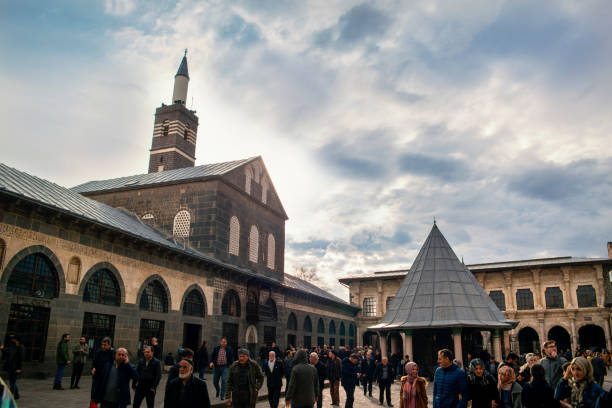 View of the Grand Mosque (Ulu Cami), the central of Diyarbakir, DIYARBAKIR, TURKEY - 17 03 2019: View of the Grand Mosque (Ulu Cami), the central of Diyarbakir, escort bayan diyarbakır stock pictures, royalty-free photos & images