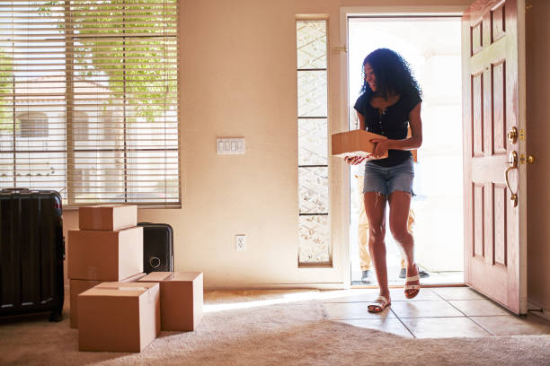 istock interracial couple moving into new house with boxes 1152302532