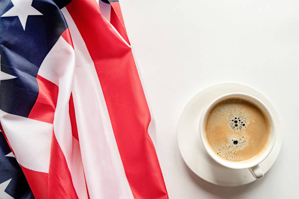 cup of coffee with usa flag isolated on white background - photography starbucks flag sign imagens e fotografias de stock