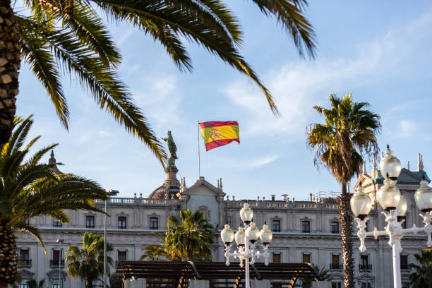 am strand barcelona spanien - spain flag built structure cloud stock-fotos und bilder