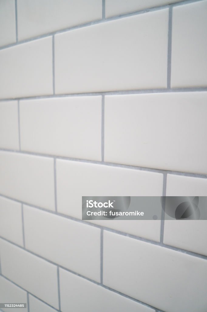 White Subway Tile With Gray Grout Stock Photo - Download Image Now -  Architecture, Backgrounds, Bathroom - Istock