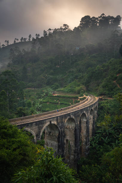 ella neuf pont arch sri lanka - ella sri lanka photos et images de collection