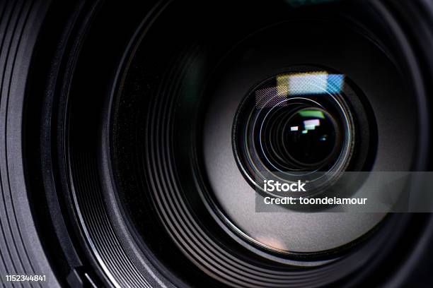Camera And Lens Zoom Closeup - Fotografias de stock e mais imagens de Câmara de Vídeo - Câmara de Vídeo, Câmara Fotográfica, Câmara de Filmar
