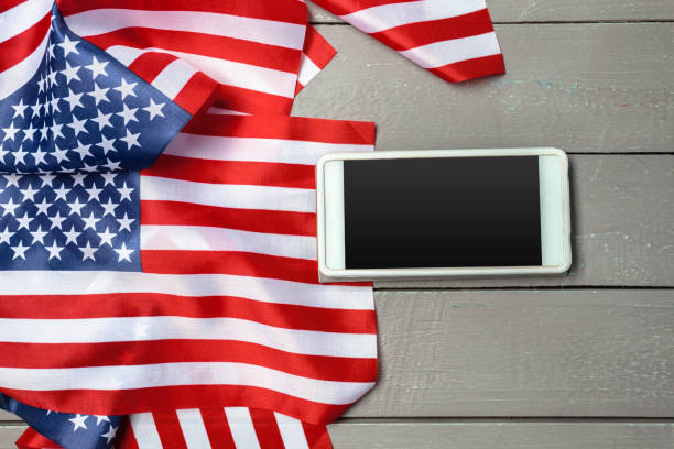 istock Us flag and smartphone 1152347809