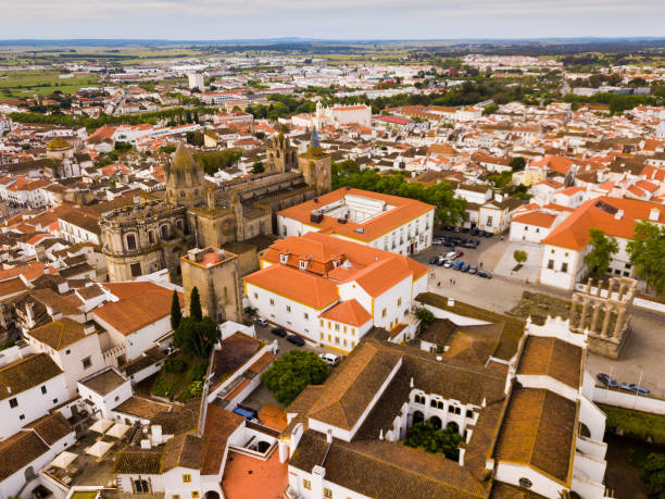 istock Cityscape of Evora town 1152374923