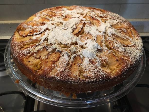 Torta di mele su scaffale trasparente - foto stock