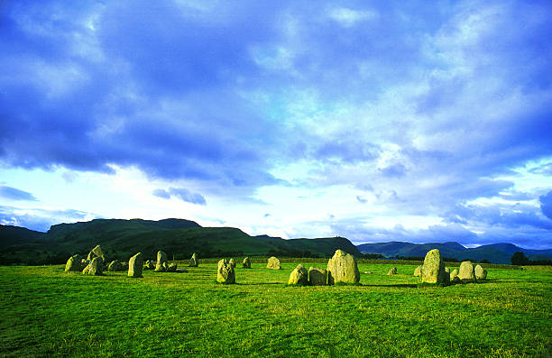 cerchio di pietre alba - stone circle foto e immagini stock