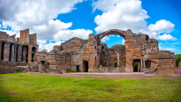 grand thermae ou grandi terme área em villa adriana ou hadrians villa sítio arqueológico da unesco em tivoli-roma-lácio-itália - hadrians villa - fotografias e filmes do acervo