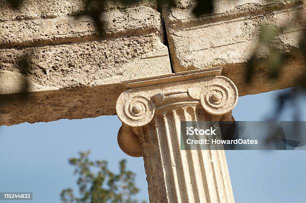 Columna Griega Foto de stock y más banco de imágenes de Antigua Olympia - Antigua Olympia, Grecia - Europa del sur, Antiguo