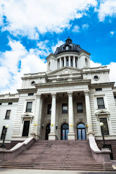 south dakota state capitol building a pierre, south dakota, stati uniti - south dakota pierre state capitol building usa foto e immagini stock