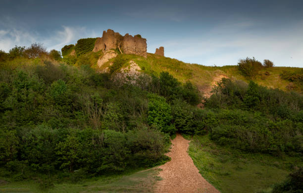 istock The ruins of Pennard Castle 1152477385