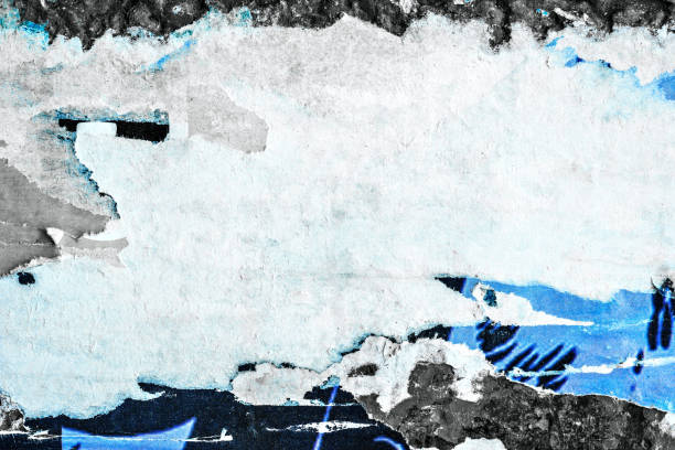 vieux déchiré papier déchiré blanc chiffonné froissé affiches grunge textures toile de fond fonds placard - nobody rusty blue damaged photos et images de collection