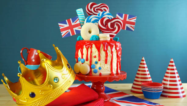 uk candyland drip cake with red white and blue decorations, lollipops and flags. - red crowned imagens e fotografias de stock