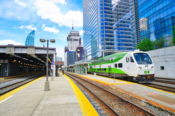 토론토 유니언 스테이션 터미널에서 운행 하는 기차, 캐나다 레일, 공항 고속철 및 화물 열차 - city urban scene canada commercial land vehicle 뉴스 사진 이미지