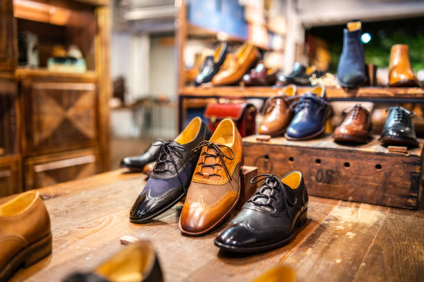 boutique shoes in a store - merchandise luxury equipment fashion industry imagens e fotografias de stock