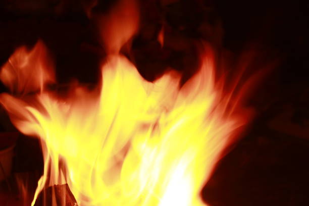 sfondo di fuoco astratto - arson black bright burning foto e immagini stock