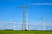oberleitungen-und-windmotoren.jpg?b=1&s=170x170&k=20&c=oyhDwwUqbEMRvy_GuCQ4gd1ml_DgqkwbAM9C26Ja9bI=