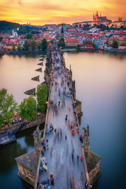 amazing beautiful view over charles bridge (karlov most) and prague castle on a sunset in summer, czech republic, europe - prague czech republic bridge charles bridge imagens e fotografias de stock