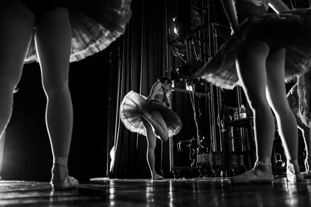 stretching ballerina - 4818 foto e immagini stock
