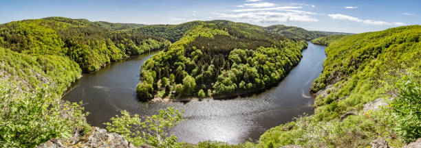 istock Horse shoe bend in a wide fast flowing river 1152586017